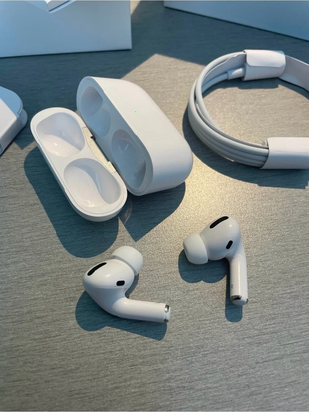 Apple AirPods Pro in White — Wireless Noise‑Cancelling Earbuds